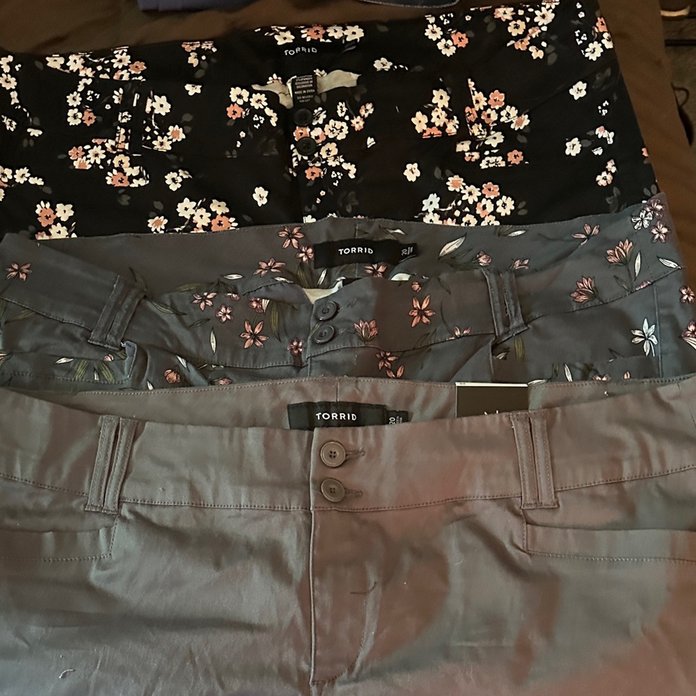 torrid Black Floral, Slate Floral, and Gray Solid shorts Trio size 20